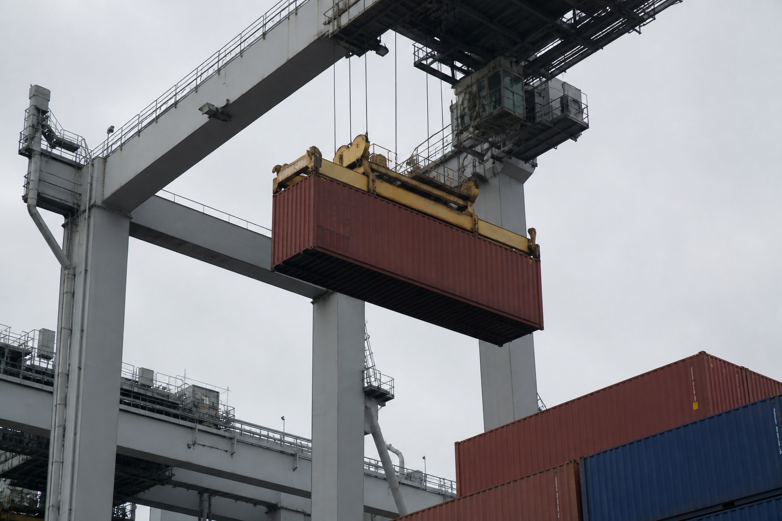 Port gantry cranes handling a container